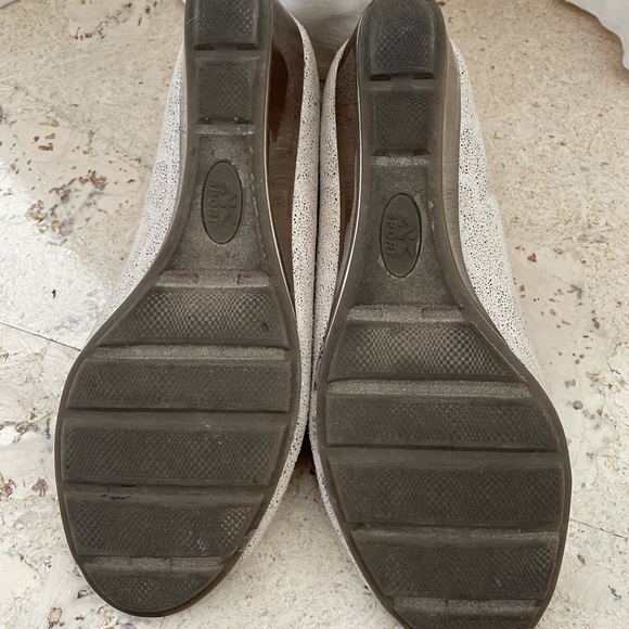 EUC Anne Klein peep-toe Wedges - Picture 4 of 6